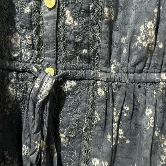 American Eagle Blue Floral Flowy Peasant Top - Picture 2 of 4